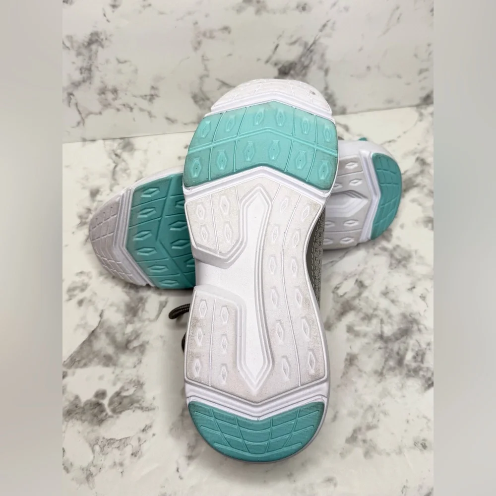 Kids Gray and Blue Athletic Shoes Cat & Jack size 2